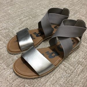 Sorel stretchy sandals 9.5